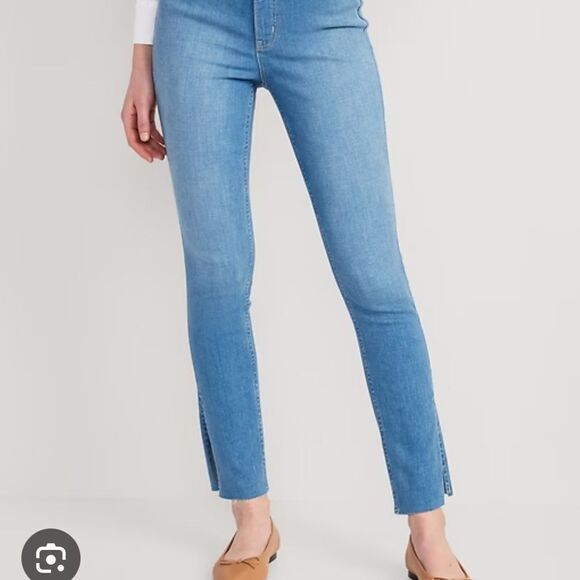 Old Navy Extra High-Waisted Rockstar Stretch Super-Skinny Cut-Off Side-Split, 18 - Picture 1 of 7